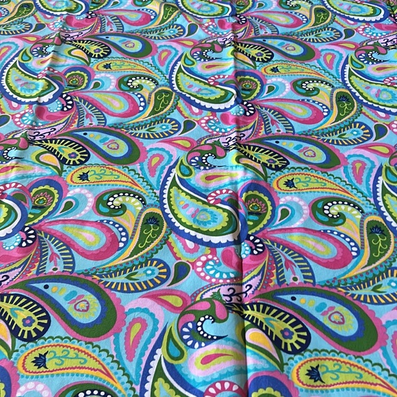 Brand🆕️ Buckhead Betties Multi-colored Tablecloth - Picture 2 of 4